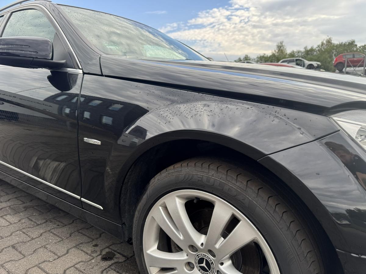 Mercedes C Klasse 204 original Kotfl&uuml;gel vorn rechts 197 Obsidianschwarz Bj.2009